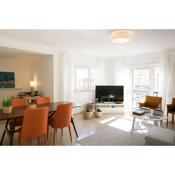 Stylish and Beautiful Apartment with Parking 24 by Lisbonne Collection