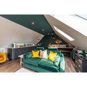 Stylish one bedroom Cotswold Coach House Tetbury