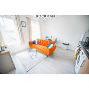 Stylish Top Floor Apartment in the Heart of Southend on Sea by Rockman Stays - Apartment A
