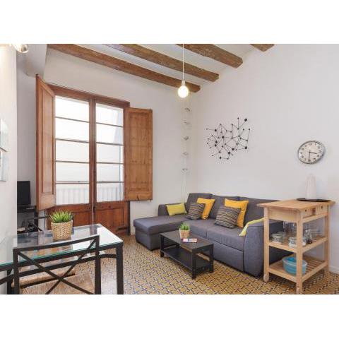 Sunny flat,near ramblas,wifi incl.