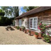 The Old Estate Office - Enchanting, Stylish Garden Cottage, Peaceful & Quiet