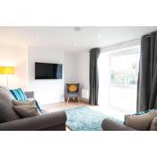 The Spitfire - Renovated 3-bed house in Cheltenham, SLEEPS 8