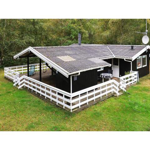 Three-Bedroom Holiday home in Læsø 4