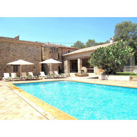 Traditional estate from the XIV century, with swimming pool