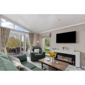 Trevelyn Lodge - Luxury Lodge, Hot Tub, Close to Beach