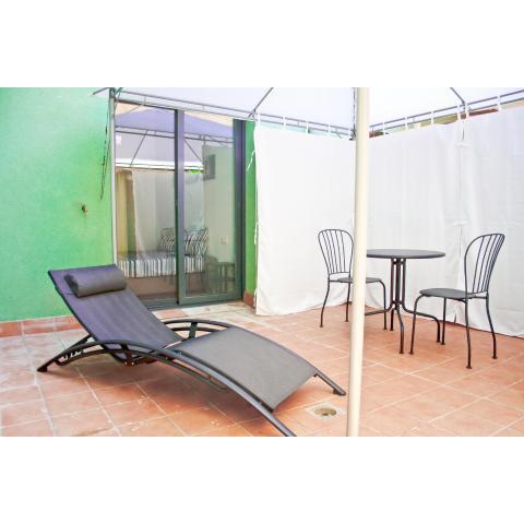 Urban Manesa city center apartment with private patio