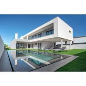 V5 Villa Emma - Luxury 5 bedroom villa in Alvor with private Pool and Jacuzzi