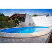 Villa Blanca - Villa intera con trullo e piscina