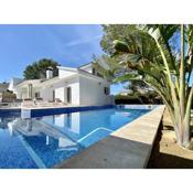 Villa Bouganvilla luxury villa with air-con, & private swimming pool ideal for families