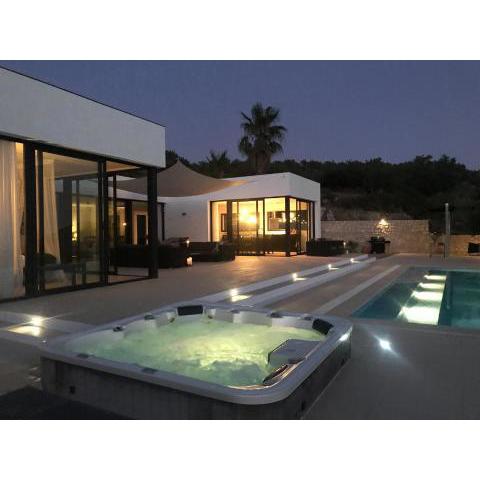 Villa Casa Blanca modern luxury