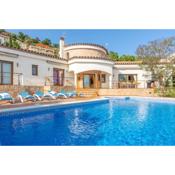 Villa Colina - Stunning panoramic views of the Roses bay Swimming pool and BBQ