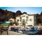 Villa del Mar, luxury pool villa, directly at sea, garden, BBQ, privacy, mooring
