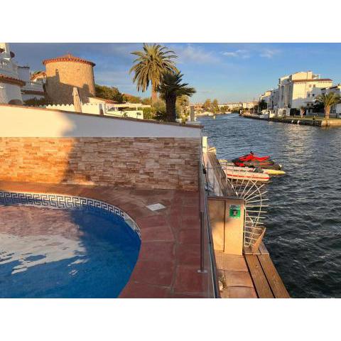 Villa empuriabrava on main canal with 13 m private mooring strictly non smoking