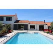 Villa grand standing avec piscine proche Nantes