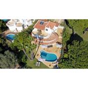 Villa Jasmine gorgeous lush green views directly onto pinhal golf