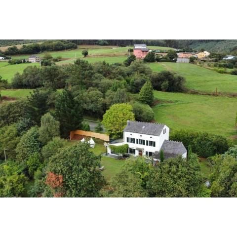 VILLA junto a la Ría del Eo, en CASTROPOL Asturias