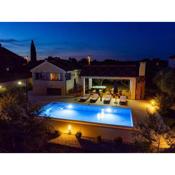 Villa Lorema-jacuzzi,billiard,table tennis&football