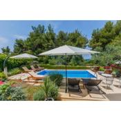 Villa Sanda - with pool