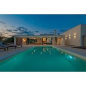 Villa T, secluded & spacious with heated pool
