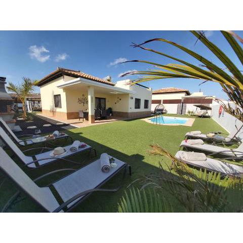 Villa Thais, private heated pool, ideal for your holidays in Caleta de Fuste