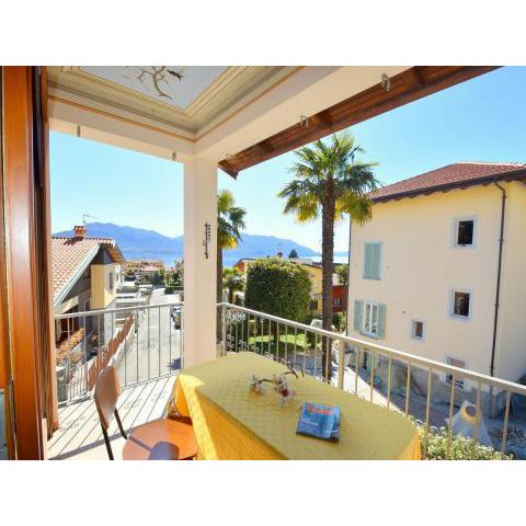 Village Apartment in Cannero Riviera with Balcony