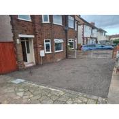 Wonderful 3 Bed with drive sleeps 7 Commuters Contractors & Families