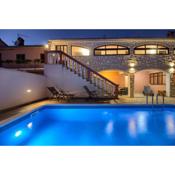 Wonderful villa Dvori with private pool for 12 persons near Pula